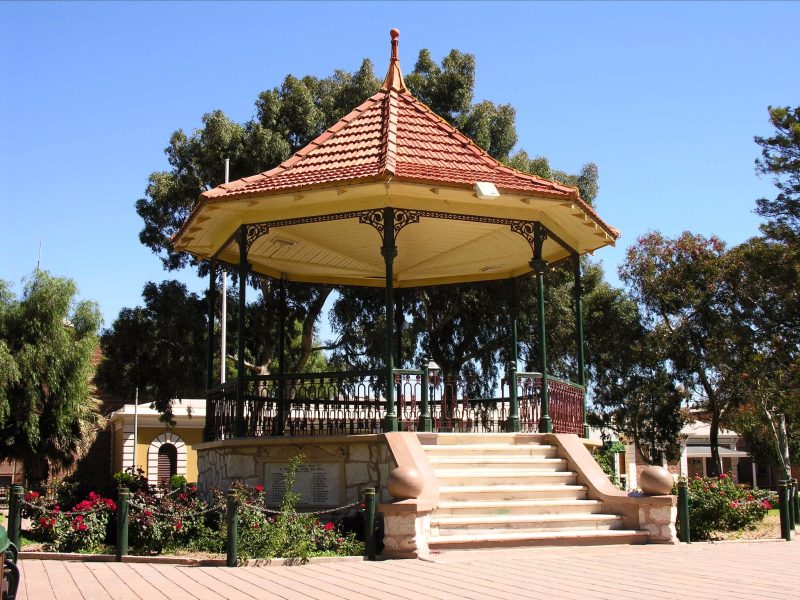 Gladstone Square - Flinders Ranges and Outback